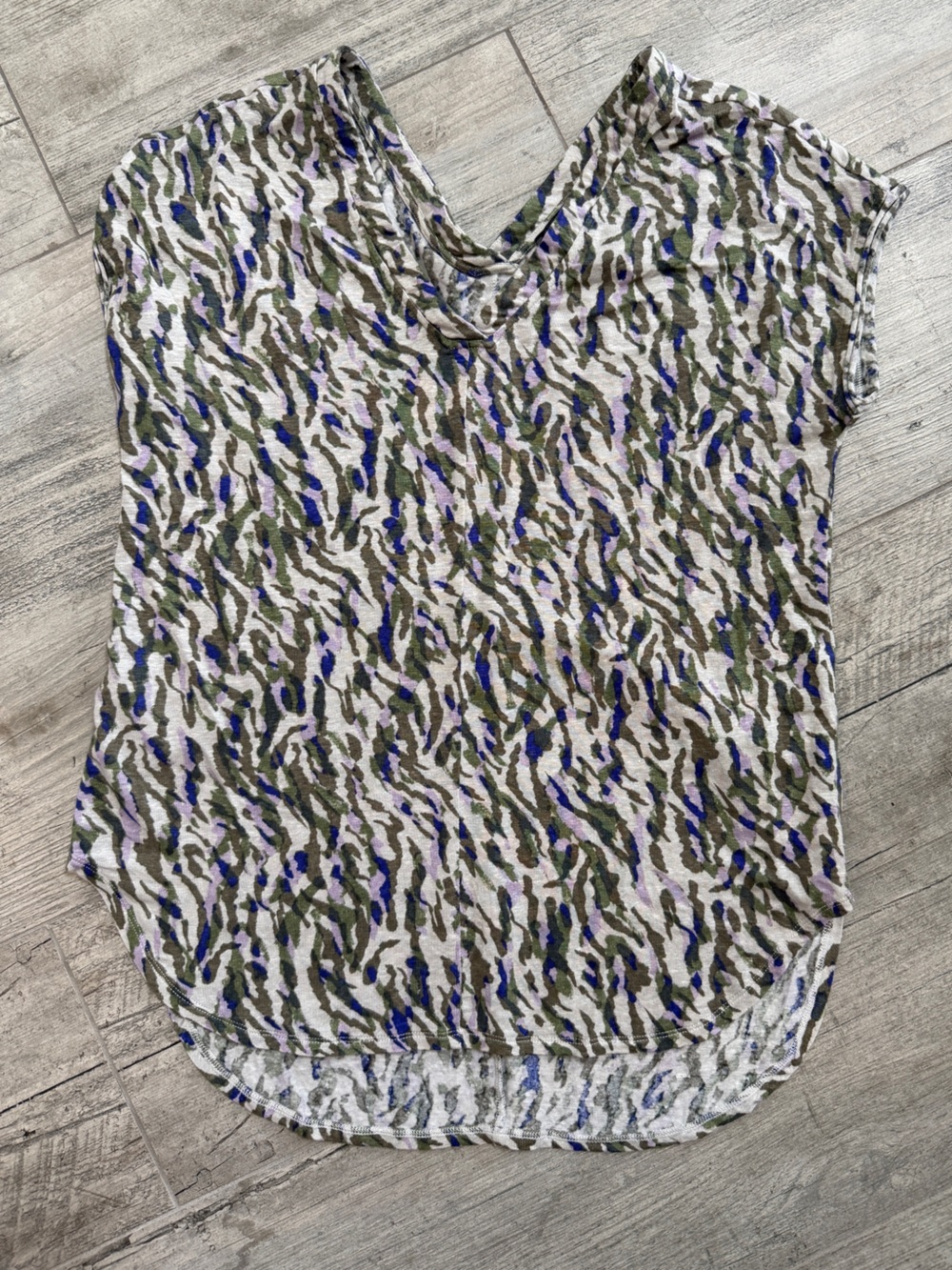 Lysse Summer Linen Colorful Vacay Wave Pattern Sleeveless VNeck Tshirt